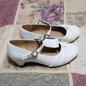 Children's Place Girls White Dress Shoes sz 13 NWT